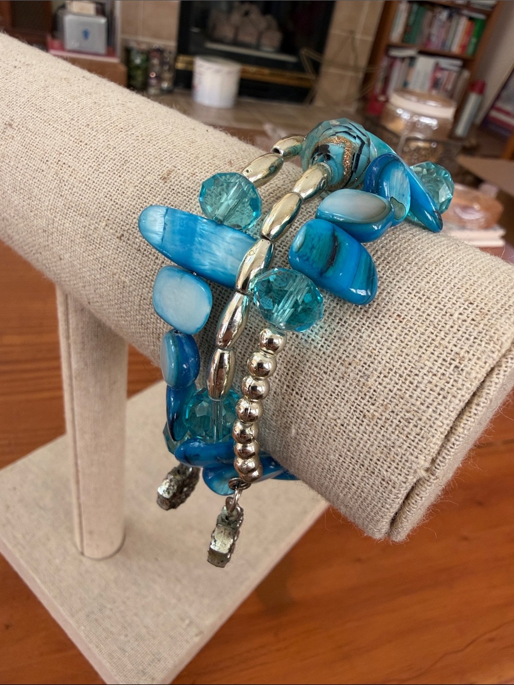 🔥🔥  Blue shell, bead and art glass memory wire Bracelet